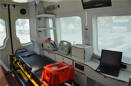 山阴县救护车内部